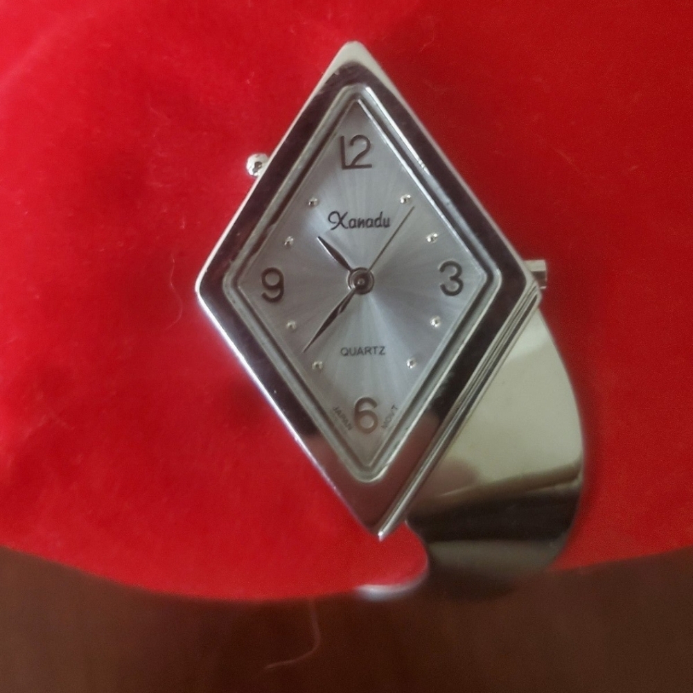 Xanadu Women's Silver Tone Cuff Band Watch Analog Fashion.